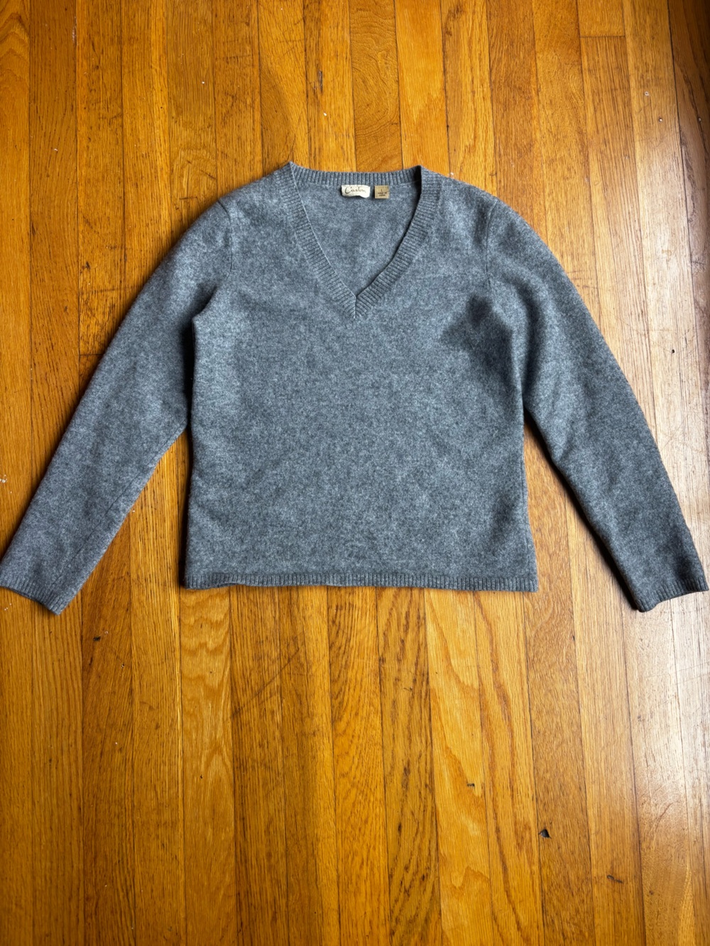 100% Cashmere V-neck Sweater